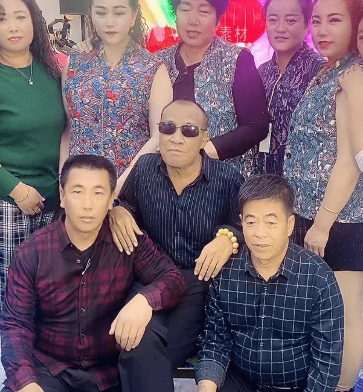 知名草根艺人二后生因病去世,数千网友自发送他最后一程_山西_一带