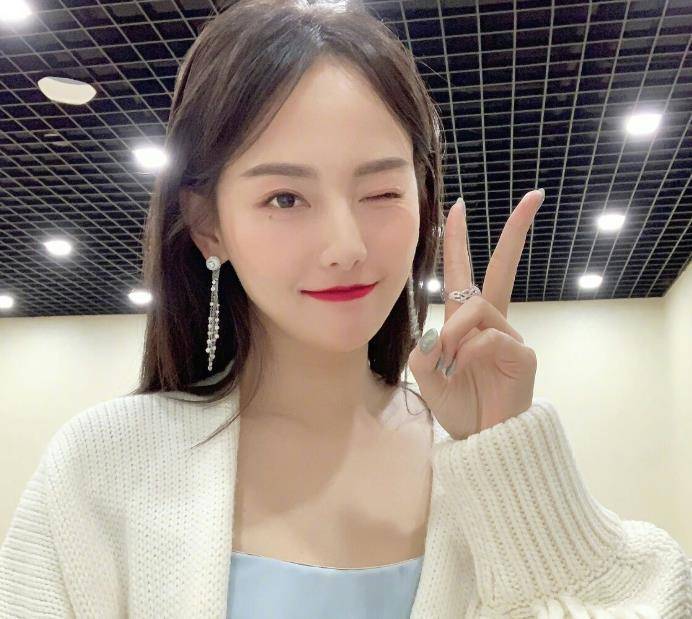 身高164体重88斤,"花瓶腰"惹人羡慕,张嘉倪分享漂亮方法_身材_运动