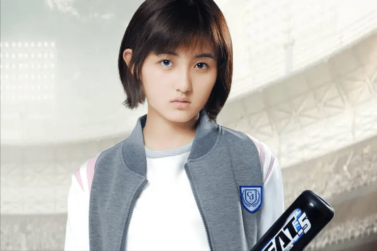 恋爱风波后,张子枫绯闻男友机场首现身,全程黑脸教训路人_栩嘉_网友