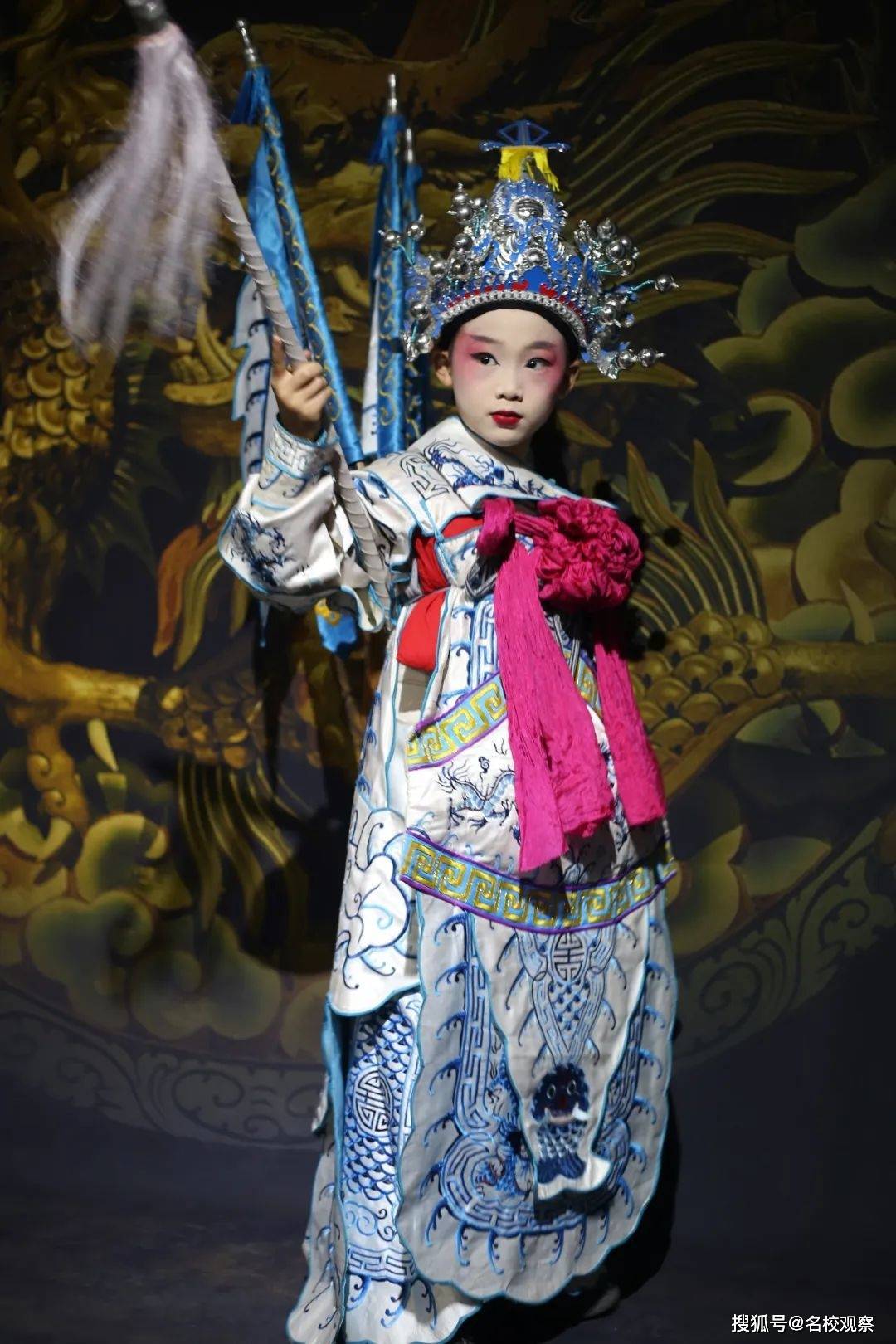 穿戏服关羽,张飞,赵云,孙悟空,武松,西施,杨贵妃.