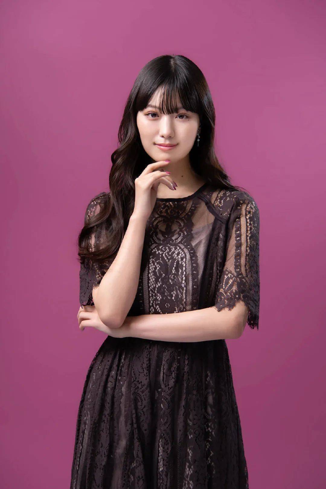 将会在1月5日开播,其在剧中饰演了女主绝对让你外遇的女人立花ノア