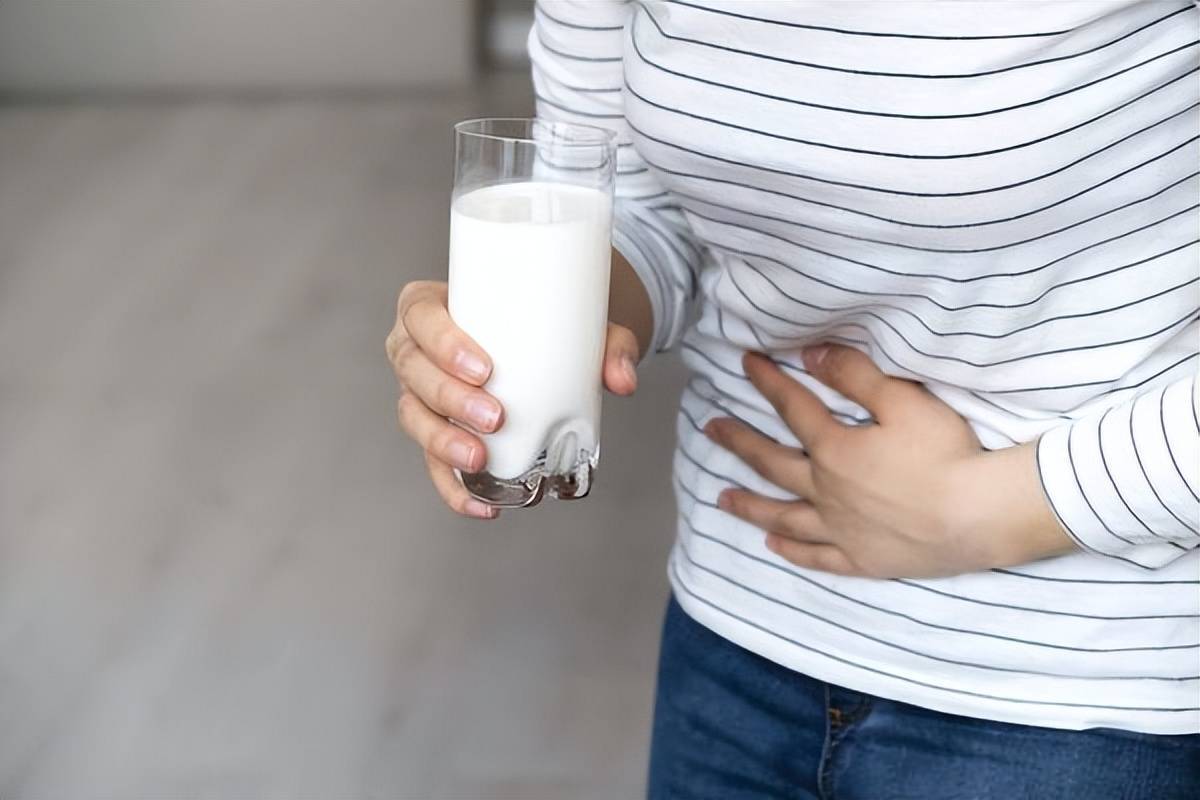 牛奶能降低胆固醇吗(喝牛奶有哪些误区)