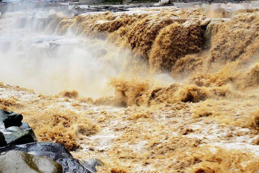 走着洗一洗你的征尘莫非要到源头去拖整整一条黄河纤夫逆流而上一朗诵