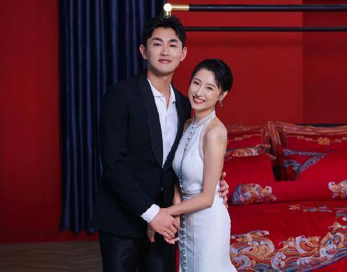 王彦霖和艾佳妮婚礼,上演深情拥吻,伴郎团阵容强大_消息_礼服_婚纱照