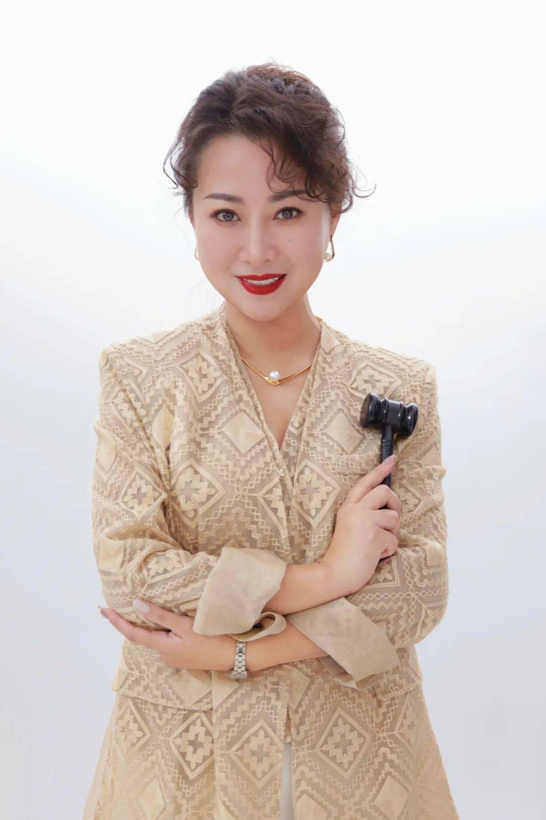 张怡丨身兼玲珑,舌绽莲花._行业_拍卖_贵州