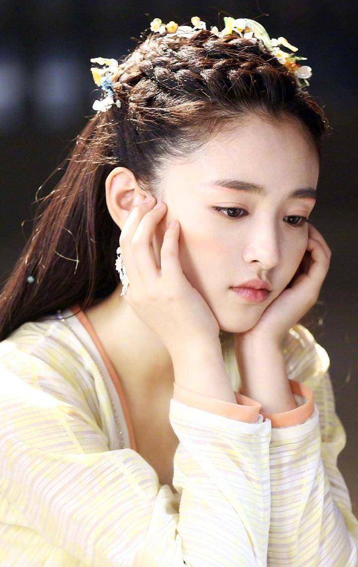 武大校花吴倩被曝隐婚生子,老公却一直卖单身人设,和别的女人搞暧昧?