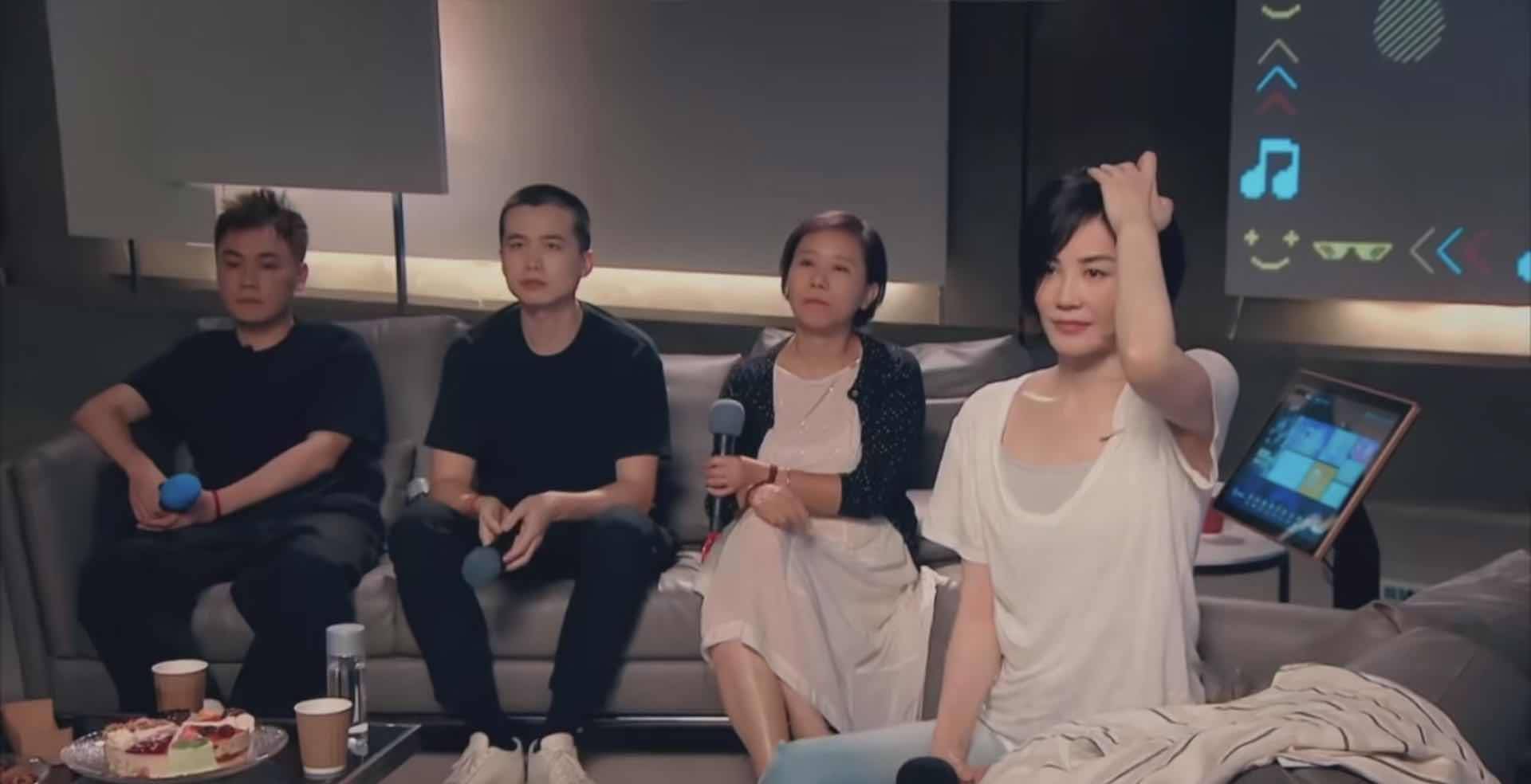 51岁王菲少女容颜出镜,与前夫亲妹深情合唱,还与马云连线_好友_窦颖
