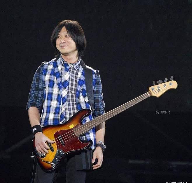 他在乐队中真的很没地位吗?_低音_吉他_乐器