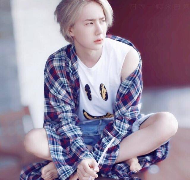 但是王一博花样美少年形象也不少,无论是女装还是长发无论造型王一博
