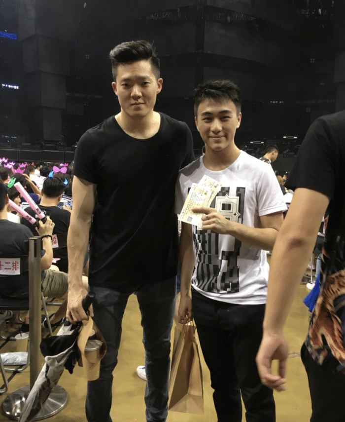 何猷君表哥王厚杰晒庆生照,携女友出镜,女方五官大气像奚梦瑶_孟子义