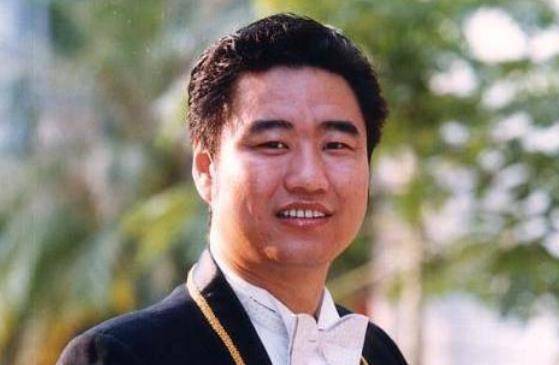 他是爆火的歌手,好事做尽却英年早逝,资助183名孩子却成白眼狼_丛飞