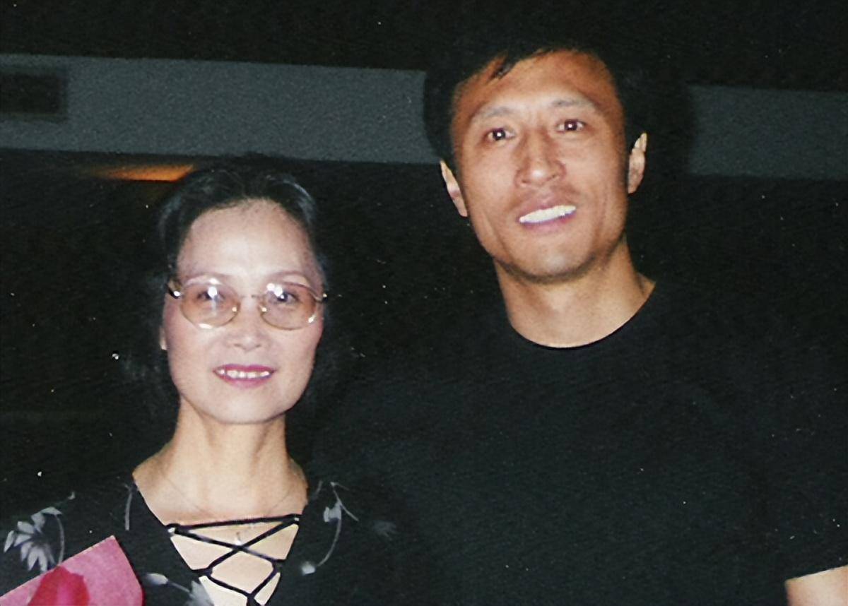 著名演员王洛勇:我这辈子最正确的决定,就是娶了一个平凡的妻子_美国