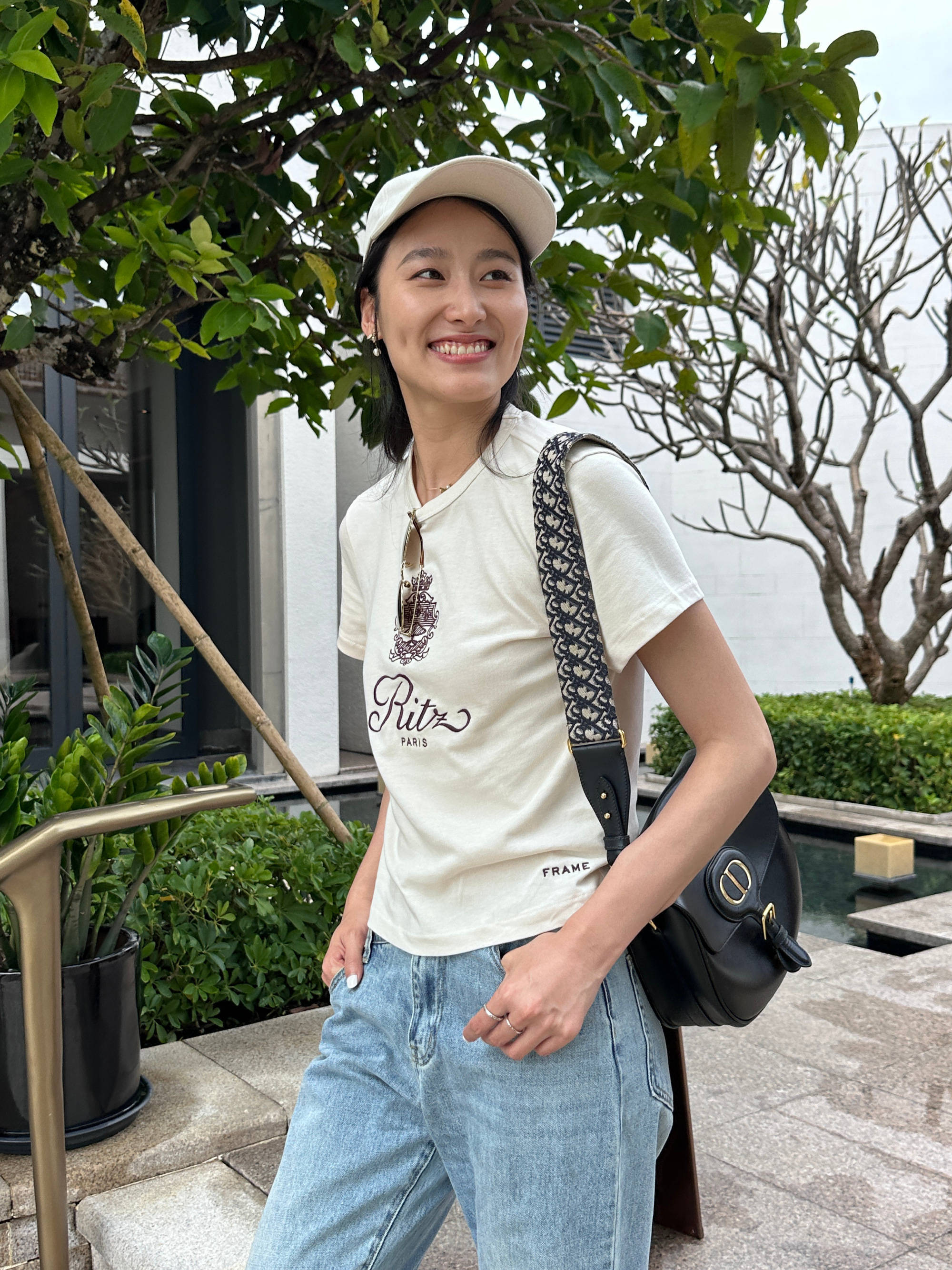 厌倦修图,无滤镜拍摄的国际名模王诗晴穿泳衣秀美腿,1米78的身材太棒