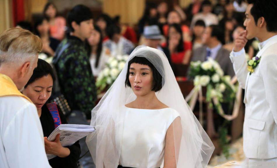周迅原来穿过缎面婚纱!