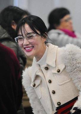 有种整容叫"袁咏仪散发",48岁比18岁更美,港姐气质瞬间上身_头发_璐璐