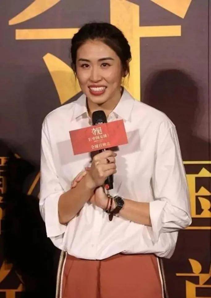 郎平女儿白浪:身高1米89,30岁嫁不出去,让父母发愁_问题_大气_衬衫