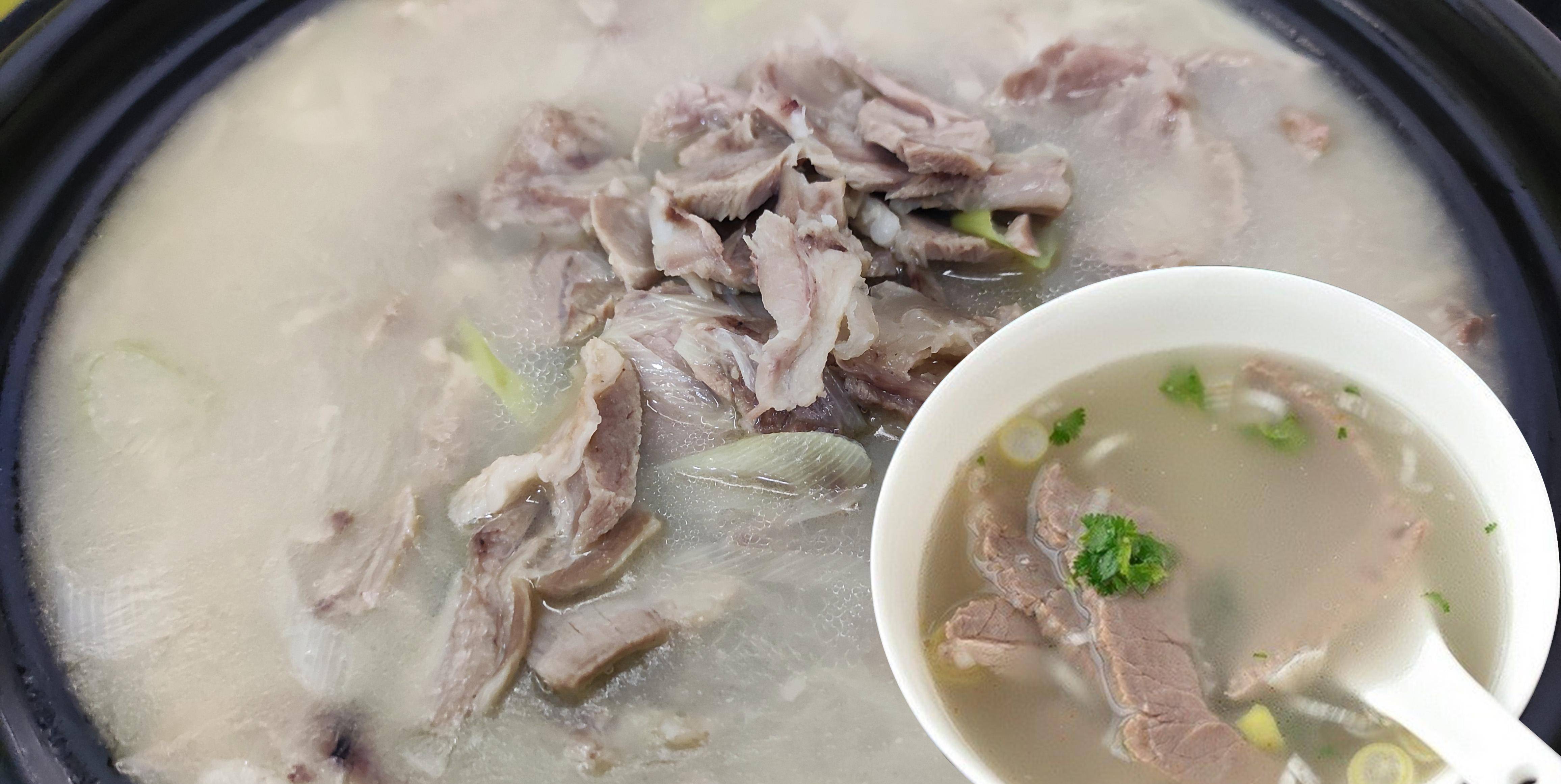 传承千年古法羊肉汤,用食材提鲜,羊肉汤奶白味美无膻味非常好喝