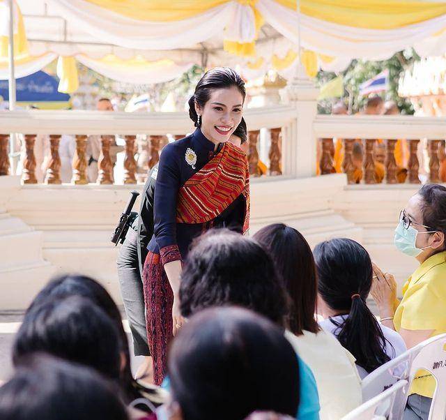 与泰王出行,笑容过于灿烂,婚期将近小细节都是甜蜜_模样_婚礼_原因