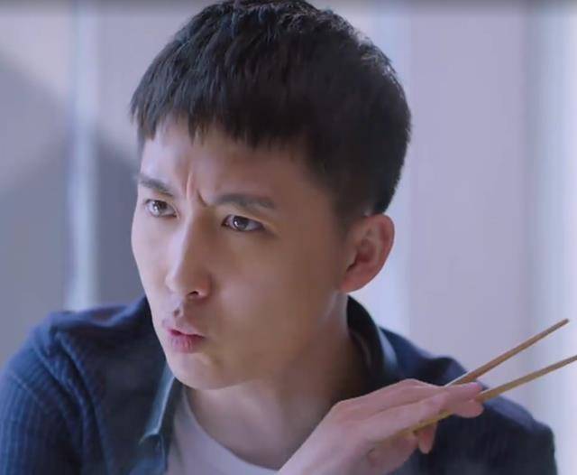 李尖尖"树洞文"在饭桌上捅出,他背后动手脚厉害了_贺子秋_哥哥_凌霄