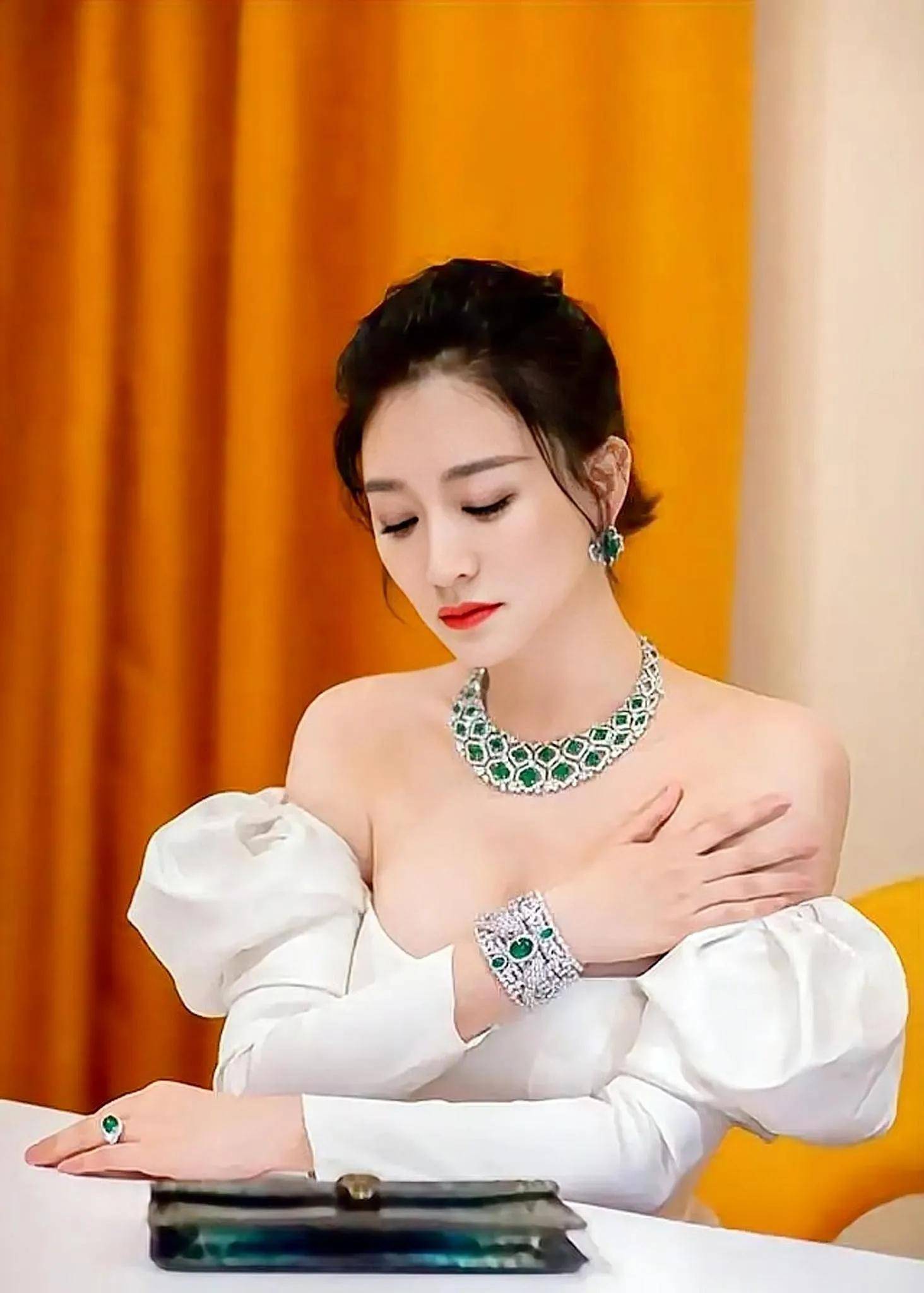 天使面孔 魔鬼身材 李小冉_时尚_本人_漂亮