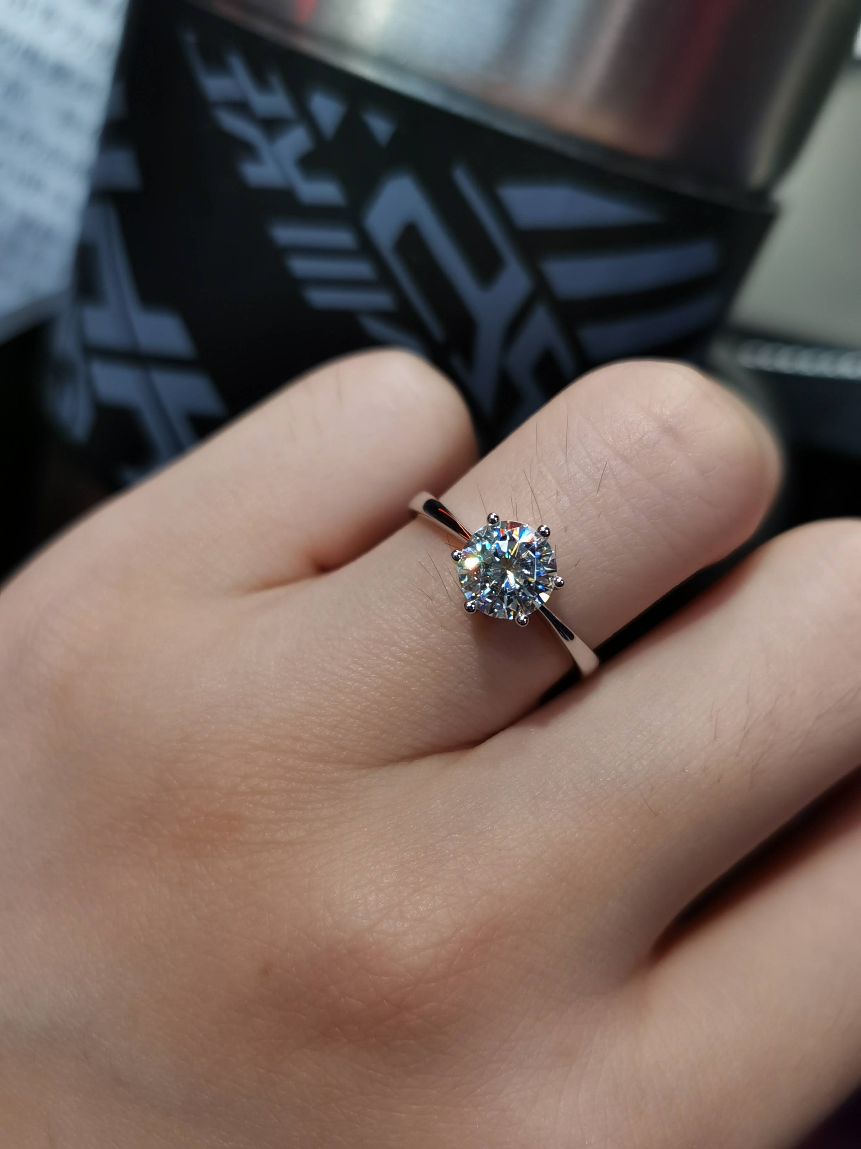 戴莫桑钻尴尬吗?让过来人告诉你_钻石_质量_比利时