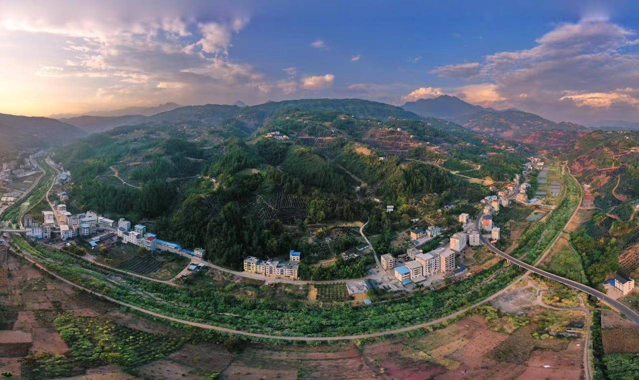 巴东县沿渡河镇石喊山村以"共同富裕为主导,多种经营谋发展"_乡村