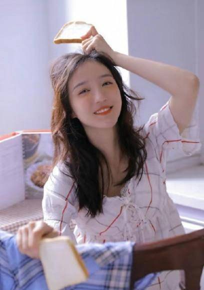 芒果tv签约女演员刘露,大闹火车站,"公众人物"就这样?_检查_女子_气罐