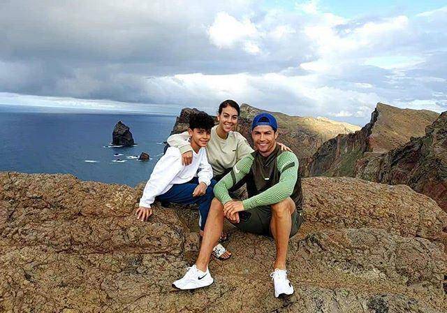 迷你罗10岁生日,c罗骄傲称爱子"小狗",25岁妈妈乔治娜送祝福_女友_大