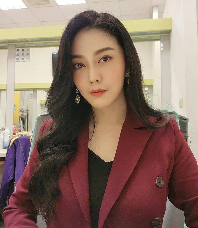 今天(4日),韩瑜在个人ig,facebook账号同时晒出了自己身穿肖战同款