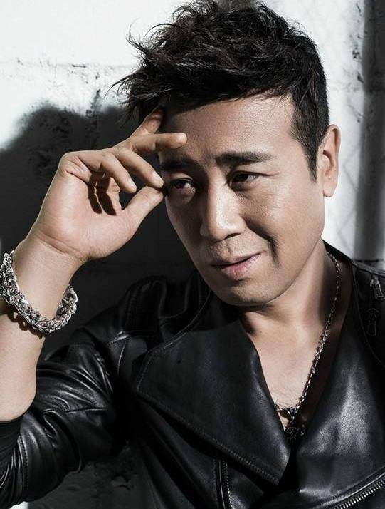 这份工作也令全家人都喜笑颜开.但对此于和伟却并不满足.