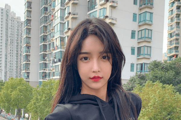 名利对于一个人的诱惑是很大的,艾比显然在当时的年龄还没