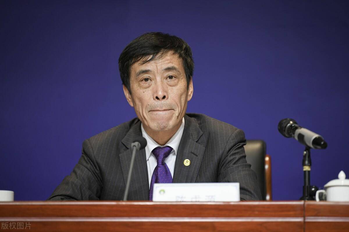 李铁有多贪婪?拒绝足协劝阻,曝国足前主帅不愿退还武汉队巨款