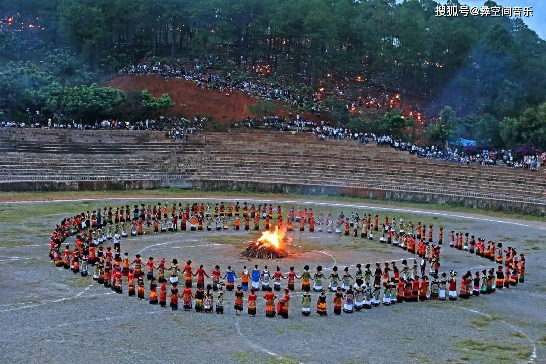 克惹晓夫,阿黑约夫,阿彝在西南民院的民刊《山鹰魂》上脱颖而出,倮伍
