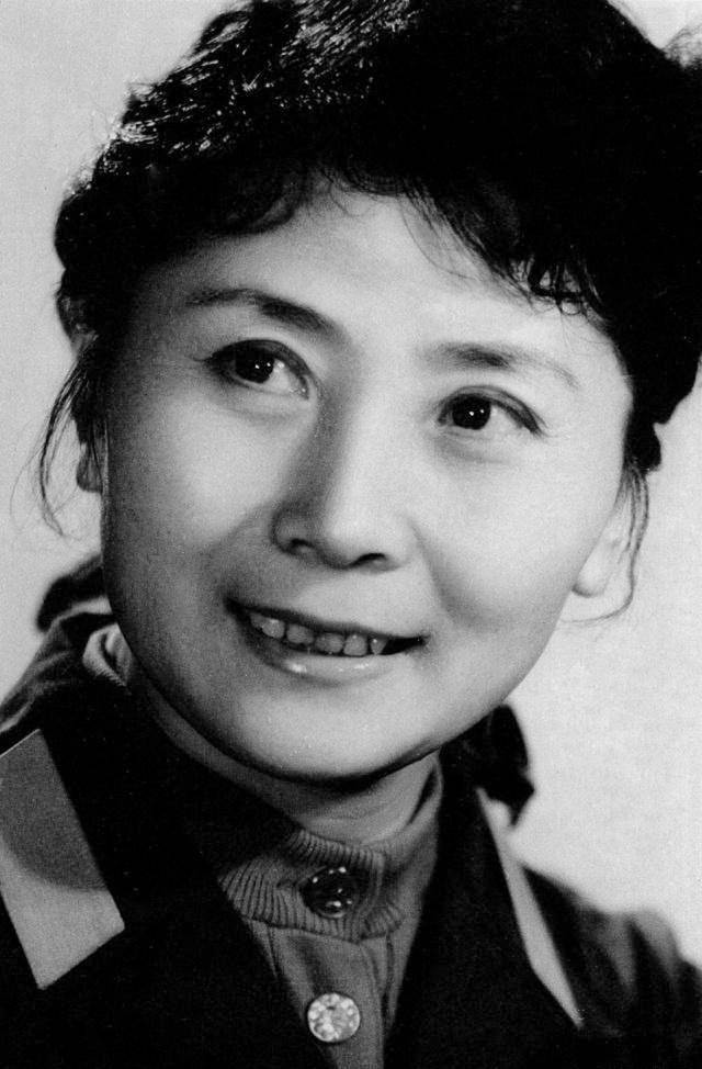 "何兰芬"袁霞:三次穿军装,与婆婆亲如母女,今年87岁了