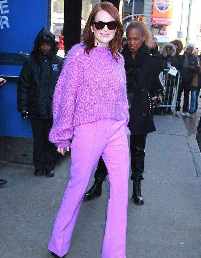 秋瓷炫太美了吧!穿紫色时尚裙气质卓越,不输当红小花_白色_身材_一身