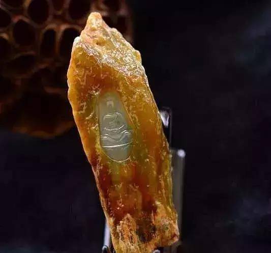 8000买下的大马坎翡翠原石,带皮雕刻观音摆件,成品惊艳众人!