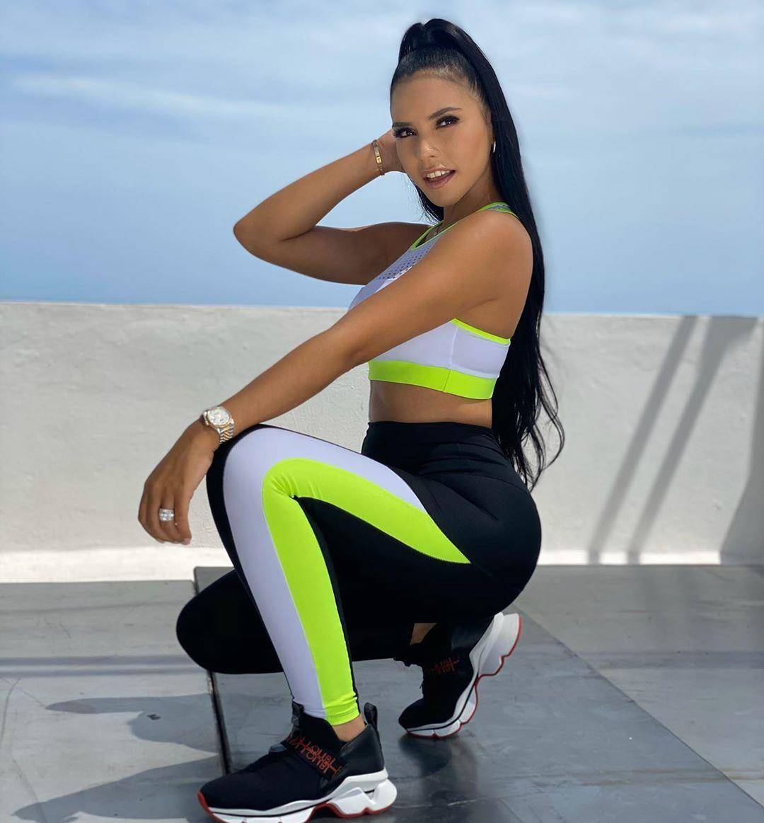 多米尼加美女丹妮丝·佩娜:有着模特的身形,却当了电视主持人_照片