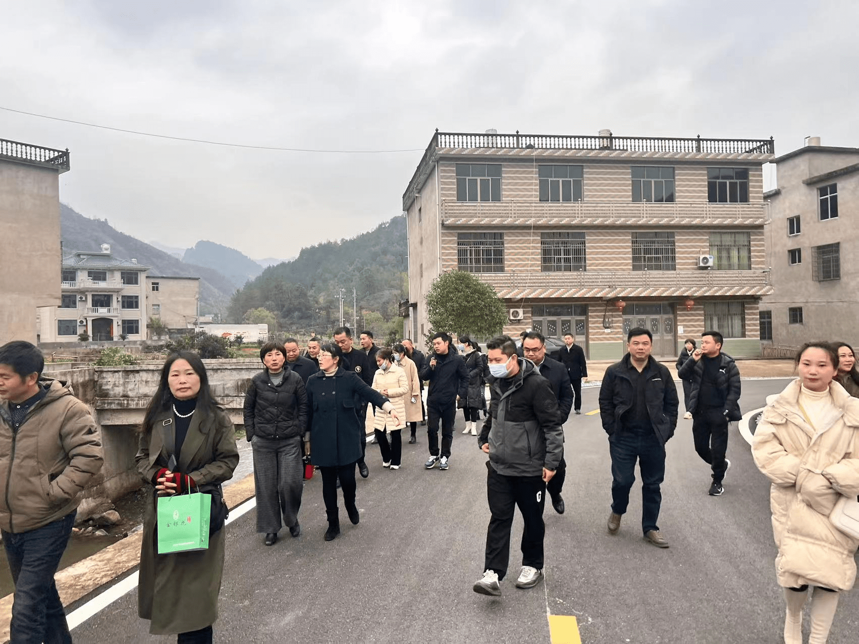 上饶市广信区茶亭镇开展各村(社区)负责人"廉内助"座谈活动_家庭_工作