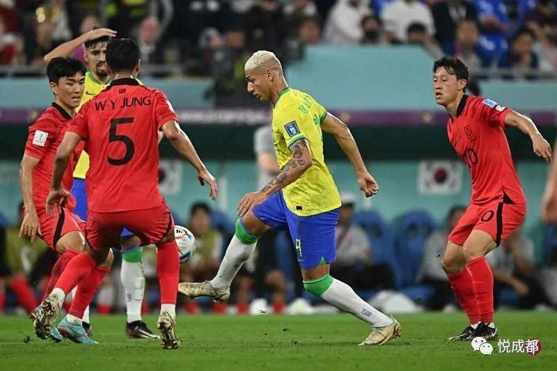【世界杯】巴西轻取韩国晋级八强 主帅起舞引争议