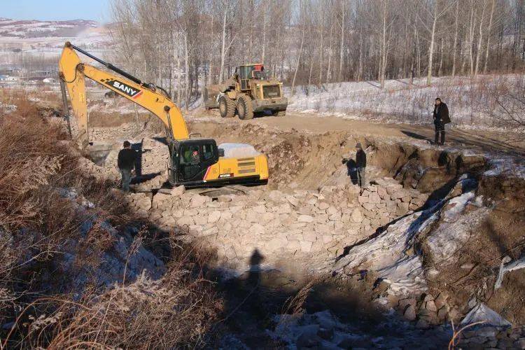 阿荣旗水利局:抢抓施工黄金期 力促侵蚀沟治理_建设_谷坊_工程