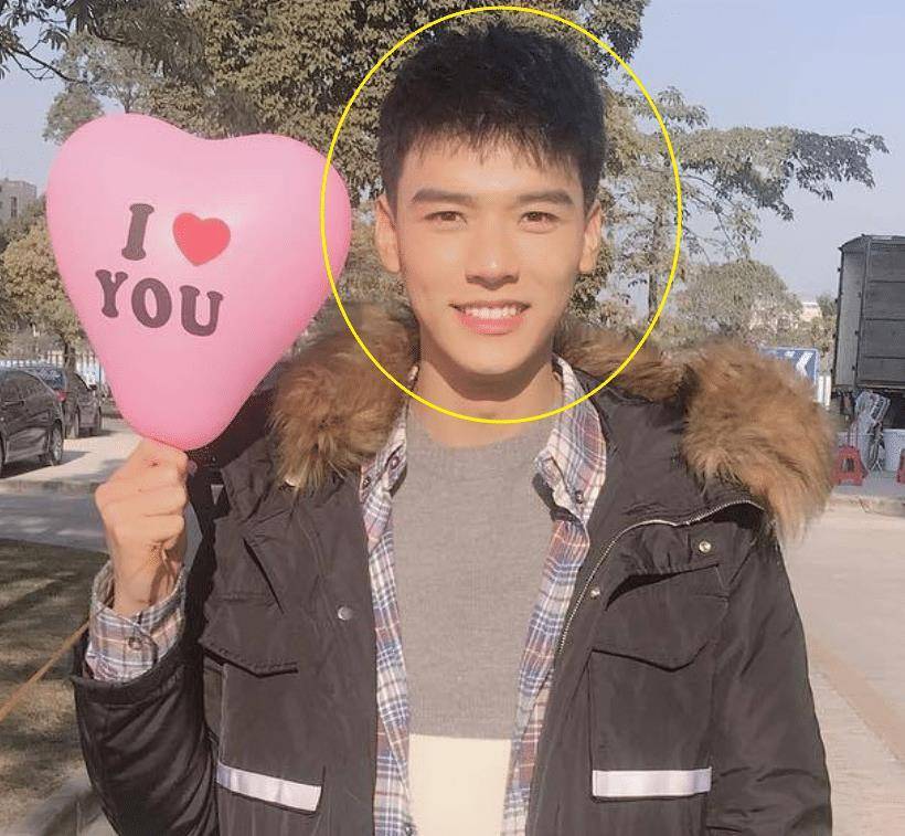 龚俊大学毕业照曝光,看清五年前的素颜状态,是否已整容一目了然_照片