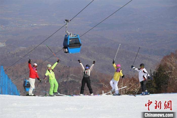 第二十届亚布力滑雪节开幕 对标北欧打造冰雪运动旅游胜地 