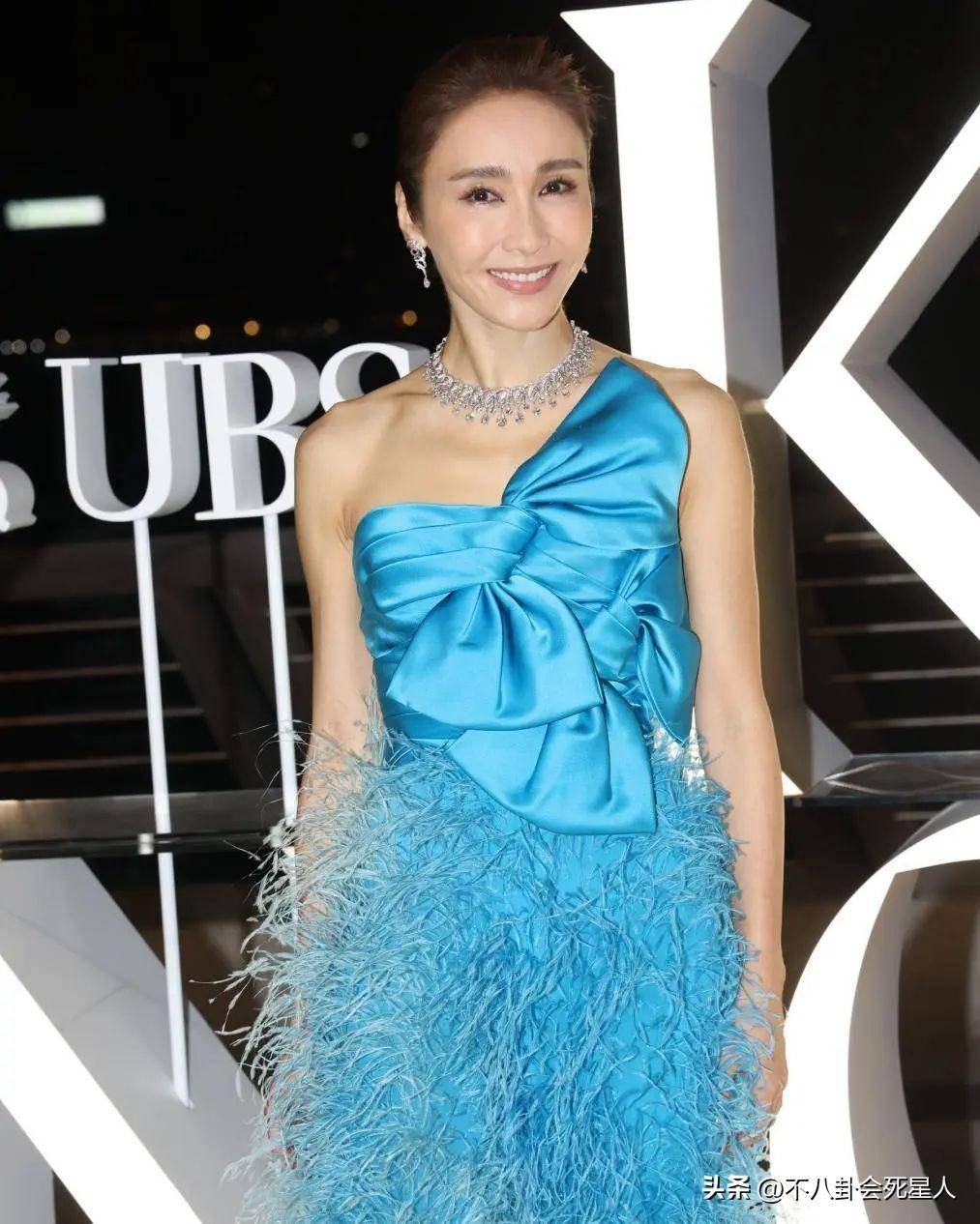 51岁黎姿：近照脸部僵硬像“蜡像人”，身家20亿活得很清醒_搜狐网, image size:1013x1266