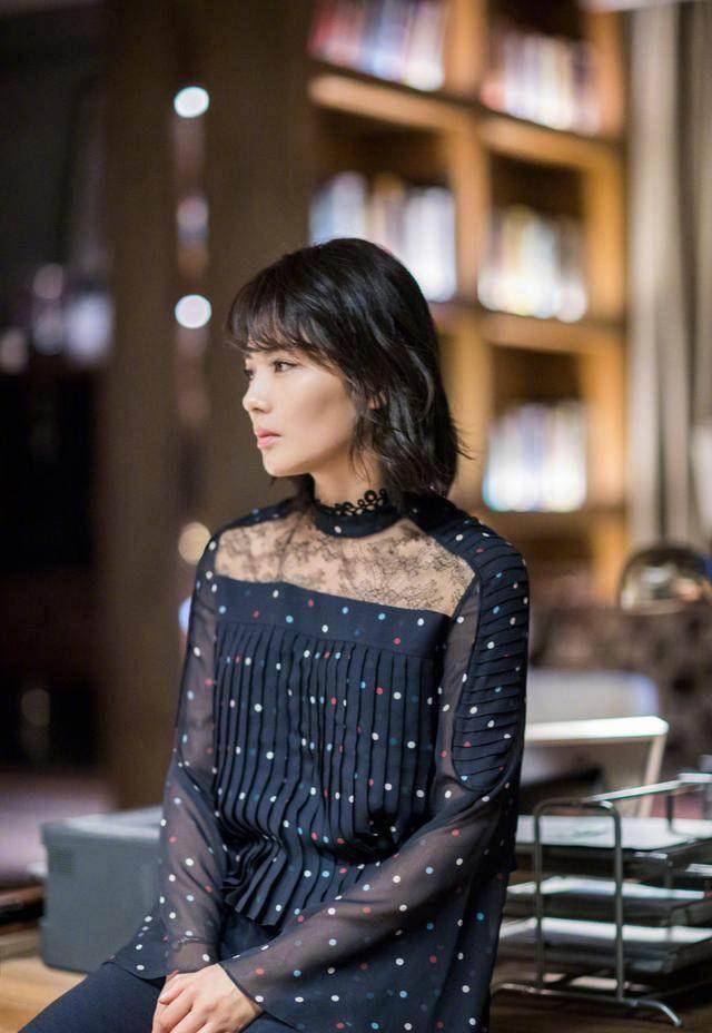 刘涛气质真好,西服短发穿搭霸气十足,网友:40岁秒变20岁少女!