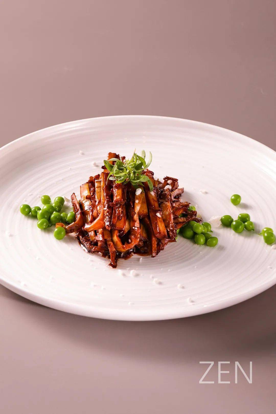 flower & sliced conch salad鲍芹拌北极贝arctic shellfish & celly