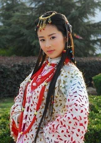 两度得罪杨幂,被黄圣依赶出公司,"作死"的颖儿凭什么再翻红?