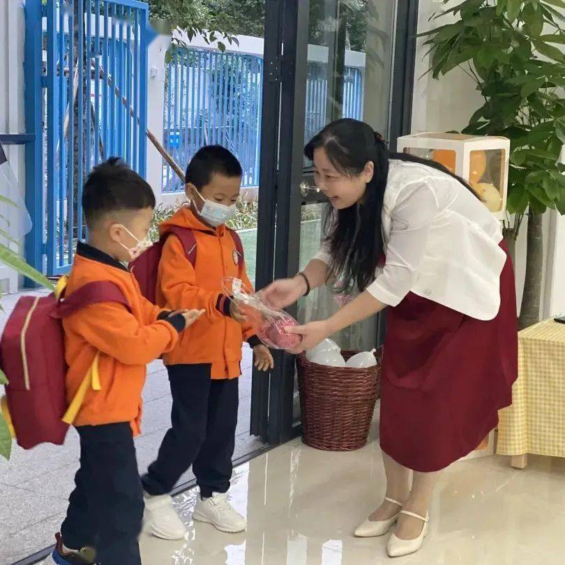 珠海市启雅幼教集团桂花园区(桂花幼儿园)位于香洲区北岭社区竹石巷