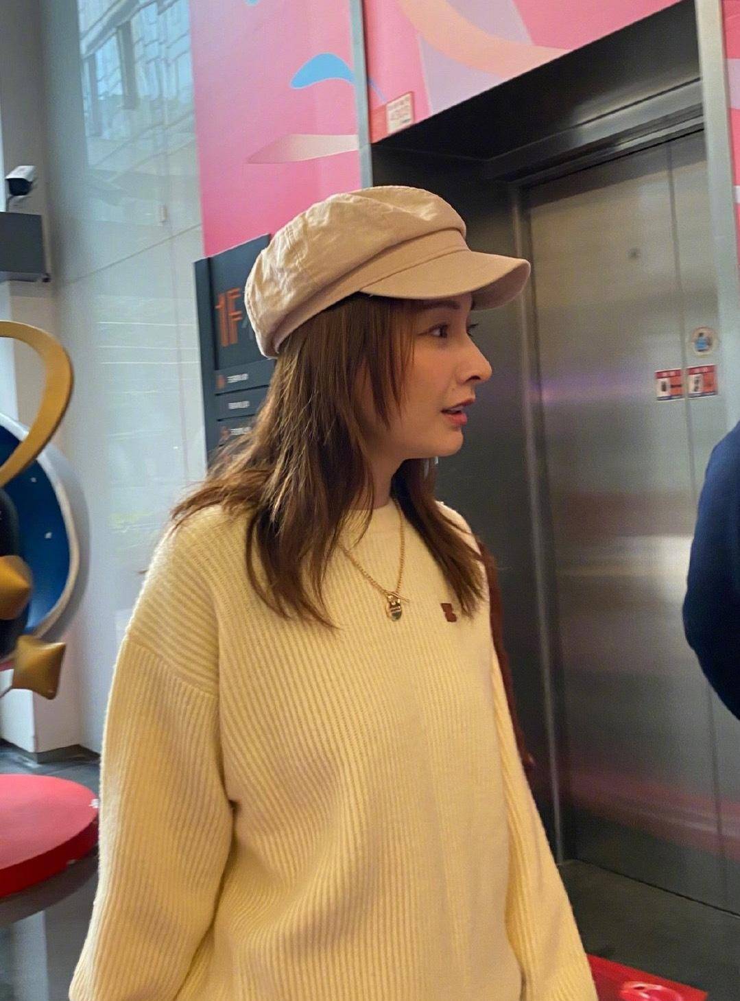 虽说吴昕年纪是不小,这距离她第一次在《快乐大本营》一晃眼已经十多