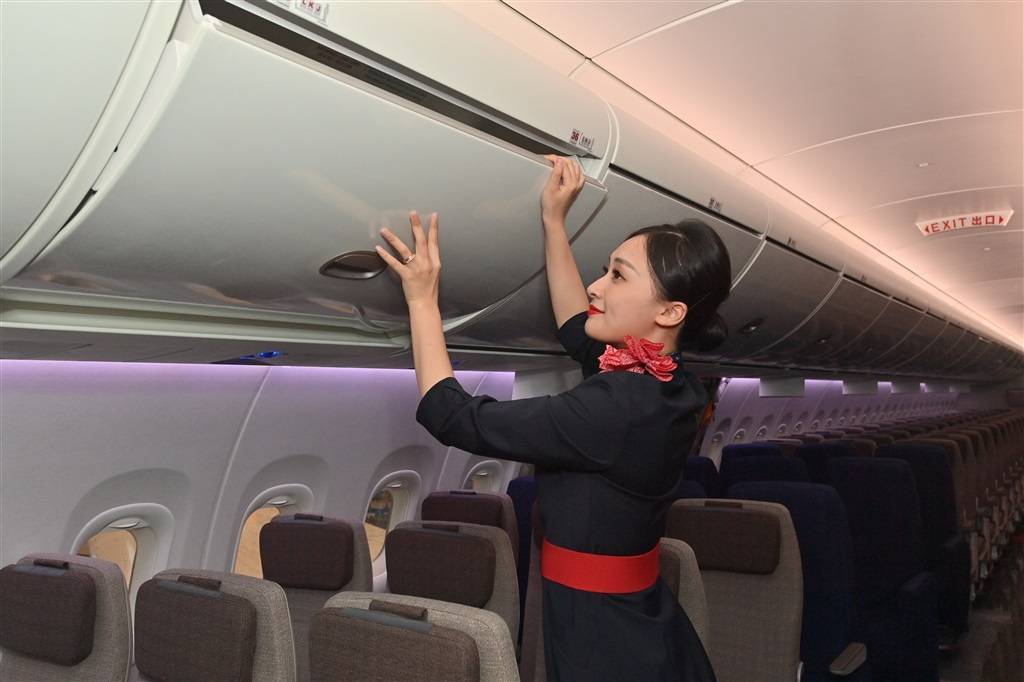 全球首架c919正式交付,164座两舱布局匠心打造_东航_设计_飞机