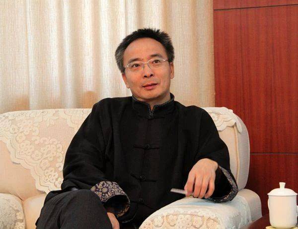 盘锦零售富豪李维龙:巅峰销售额158亿,资金链断裂终成"老赖"_大家庭